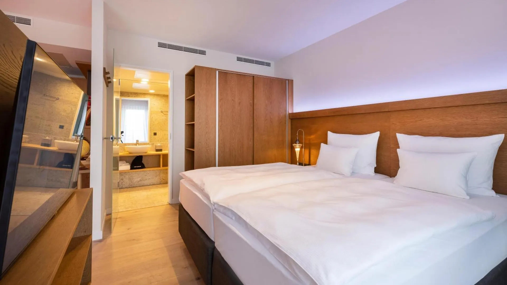 **** Hotel Arcotel Hafencity Dresden Duitsland